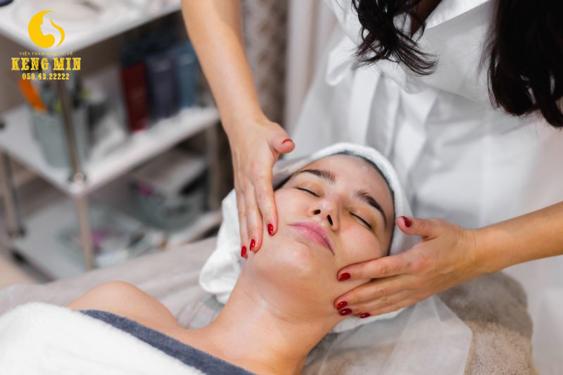 Có nên trải nghiệm dịch vụ spa chăm sóc da mặt? Những lợi ích từ việc chăm sóc da tại các spa là gì?